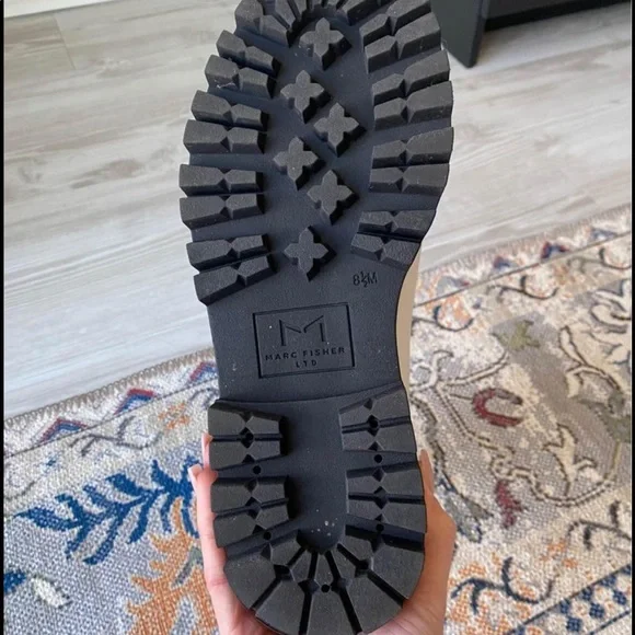 Women’s 8.5 Marc fisher White Platform Boots - Picture 10 of 10